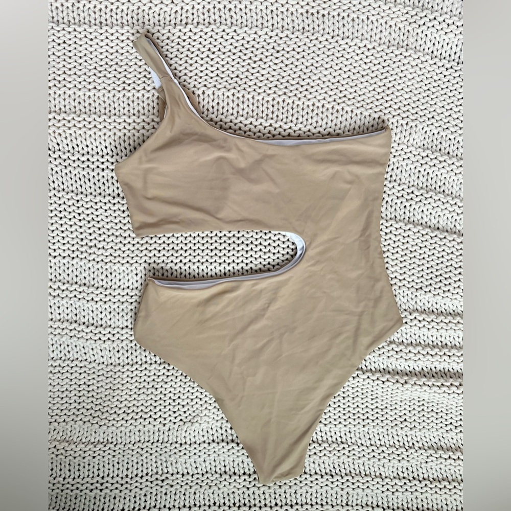 NWOT One Piece Women's Swimsuit One Shoulder Bathing Suit w/ Resin Loop Small - Picture 4 of 6